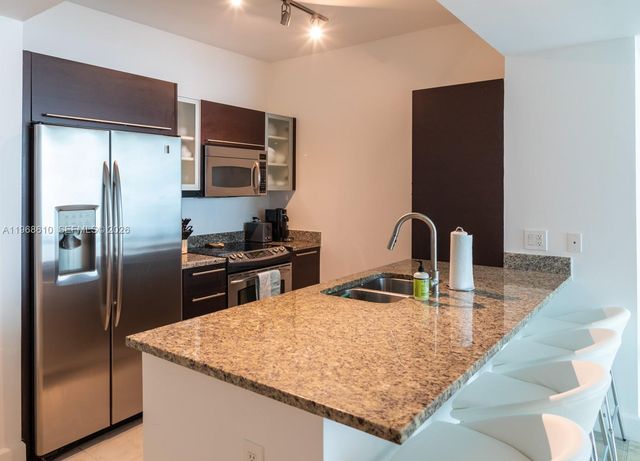 950 Brickell Bay Dr 1504, Miami, FL 33131