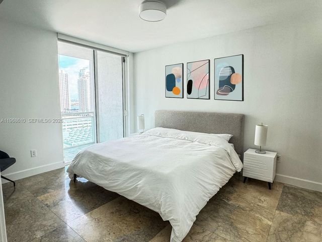 950 Brickell Bay Dr 1504, Miami, FL 33131