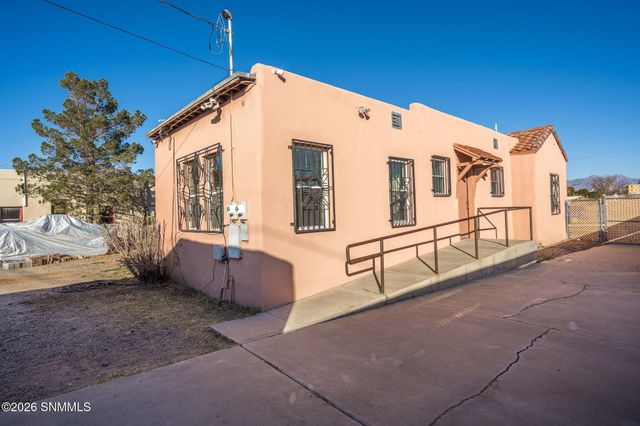 1143 N Main Street, Las Cruces, NM 88001