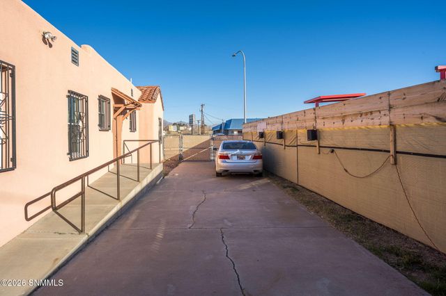 1143 N Main Street, Las Cruces, NM 88001