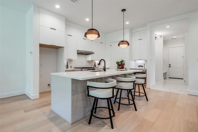 1209 W Bell Street, Houston, TX 77019