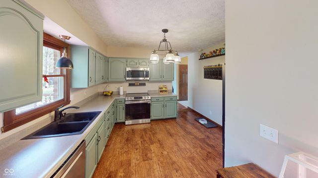 408 Deer Walk Trace, Westfield, IN 46074