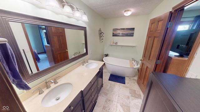 408 Deer Walk Trace, Westfield, IN 46074