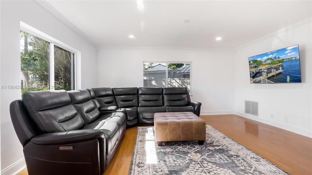 2445 SE 8 St, Pompano Beach, FL 33062