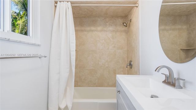 2445 SE 8 St, Pompano Beach, FL 33062