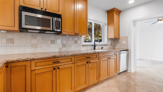 2445 SE 8 St, Pompano Beach, FL 33062