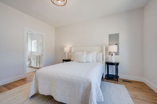 1260 Old County House Road, Charlotte, TN 37036