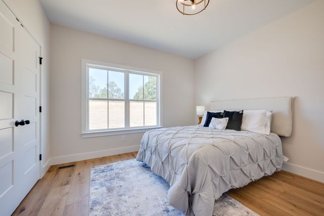 1260 Old County House Road, Charlotte, TN 37036