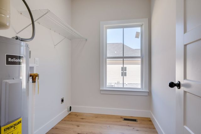 1260 Old County House Road, Charlotte, TN 37036