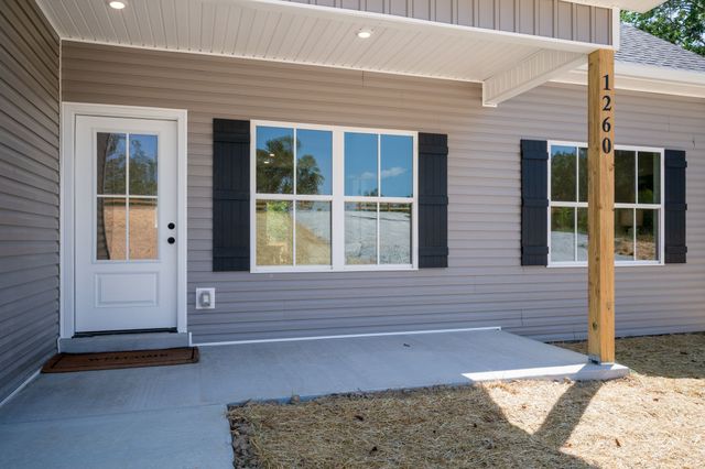 1260 Old County House Road, Charlotte, TN 37036