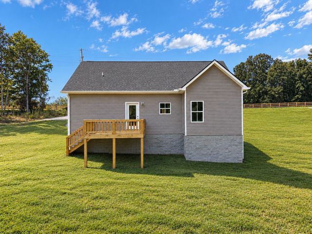 1260 Old County House Road, Charlotte, TN 37036