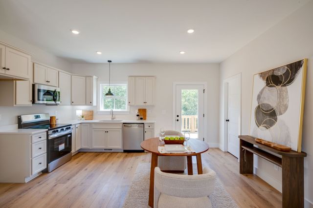 1260 Old County House Road, Charlotte, TN 37036