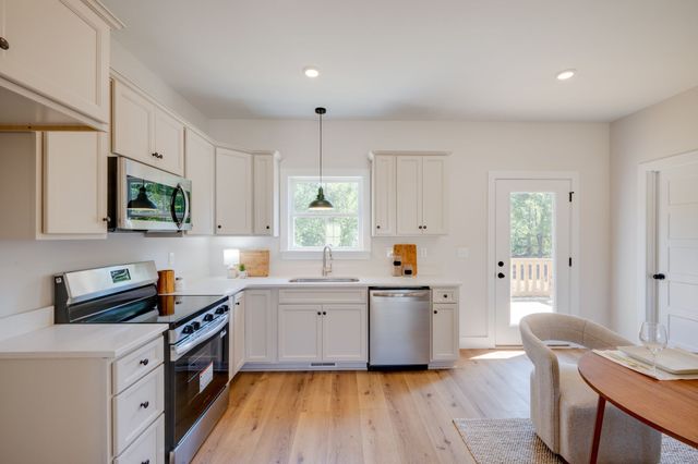 1260 Old County House Road, Charlotte, TN 37036