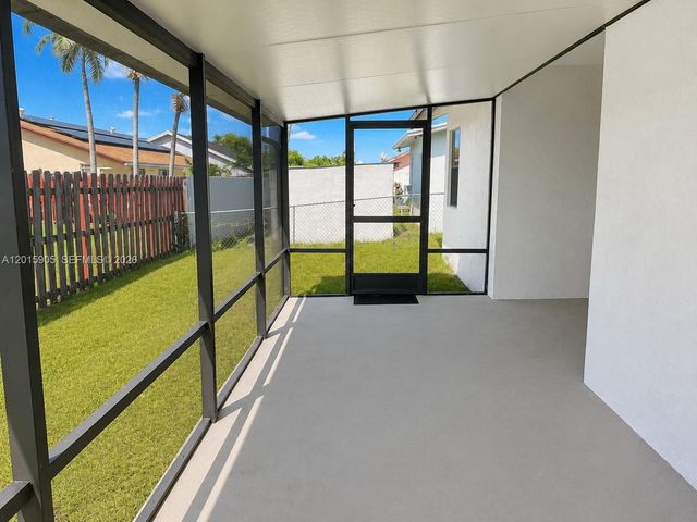 4581 NW 95th Ave, Sunrise, FL 33351