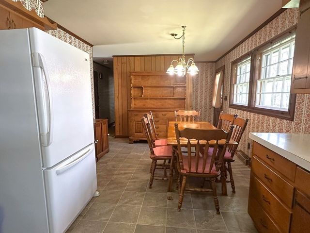 1163 Old Fall River Rd, Dartmouth, MA 02747