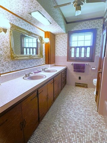 1163 Old Fall River Rd, Dartmouth, MA 02747