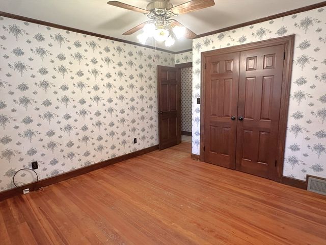 1163 Old Fall River Rd, Dartmouth, MA 02747