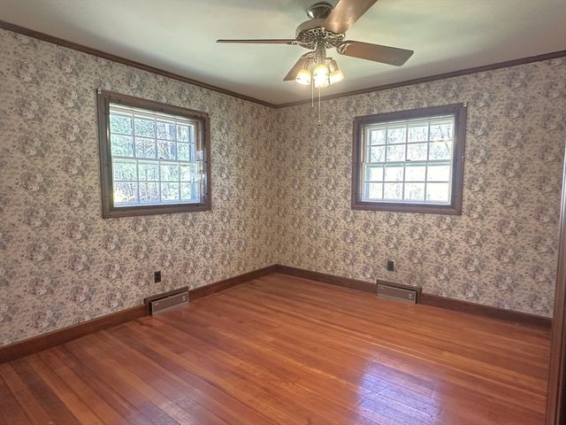 1163 Old Fall River Rd, Dartmouth, MA 02747