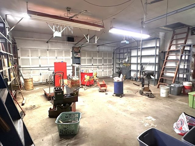 1163 Old Fall River Rd, Dartmouth, MA 02747