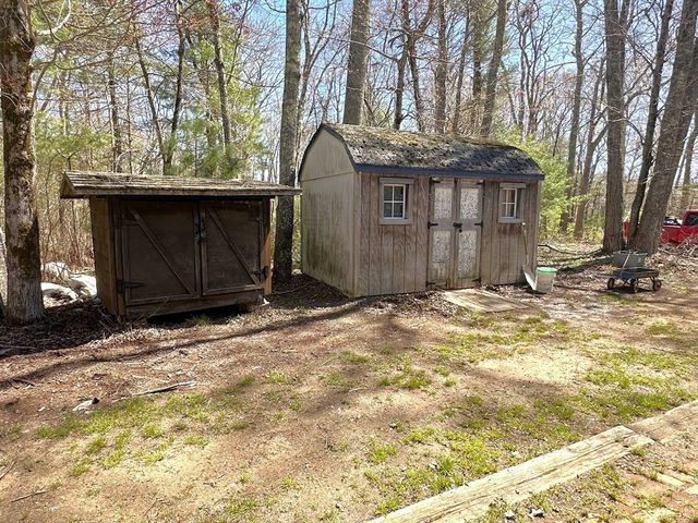1163 Old Fall River Rd, Dartmouth, MA 02747