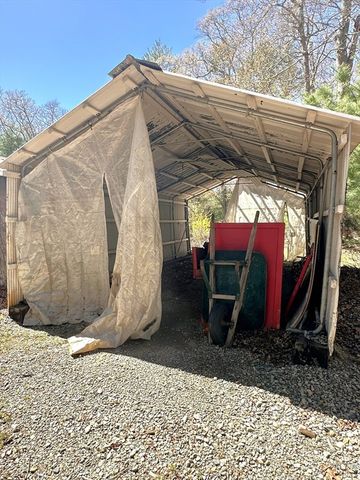1163 Old Fall River Rd, Dartmouth, MA 02747