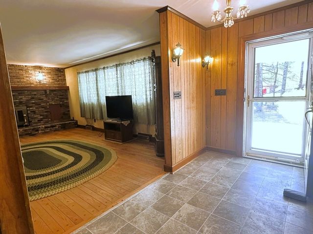 1163 Old Fall River Rd, Dartmouth, MA 02747