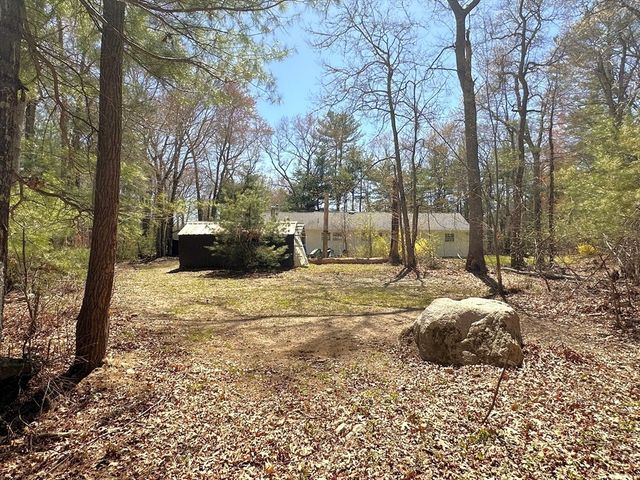 1163 Old Fall River Rd, Dartmouth, MA 02747