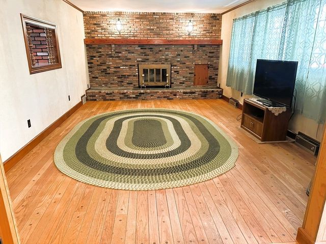 1163 Old Fall River Rd, Dartmouth, MA 02747