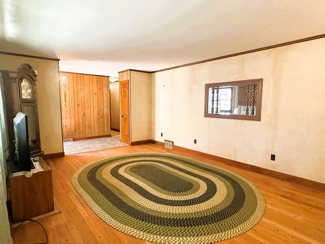 1163 Old Fall River Rd, Dartmouth, MA 02747