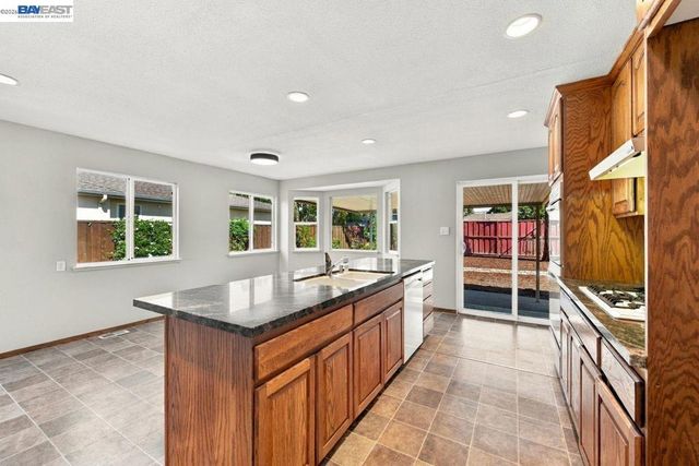 37064 Elm St, Fremont, CA 94536