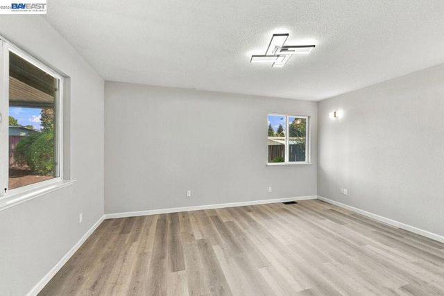 37064 Elm St, Fremont, CA 94536