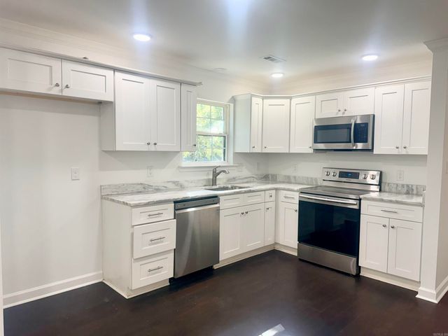 2601 Lakeside Drive, Benton, AR 72019