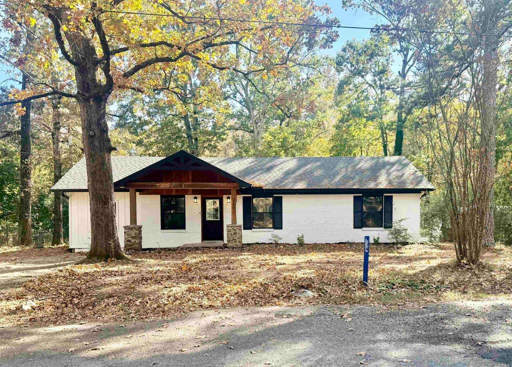 2601 Lakeside Drive, Benton, AR 72019