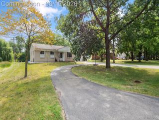 5660 Wright Drive, Troy, MI 48098