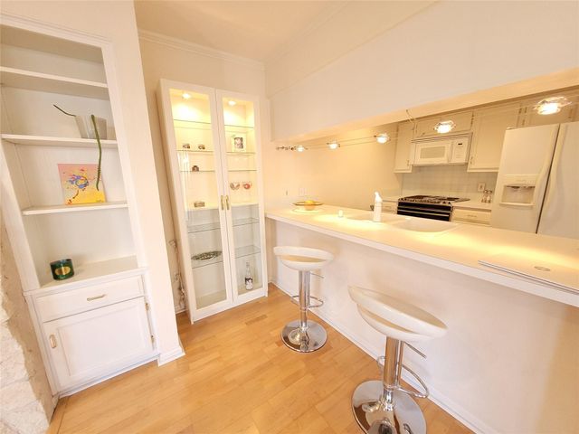 2410 Enfield RD 7, Austin, TX 78703