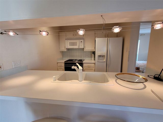 2410 Enfield RD 7, Austin, TX 78703