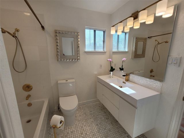 2410 Enfield RD 7, Austin, TX 78703