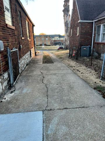 6351 Garesche Avenue, Jennings, MO 63136