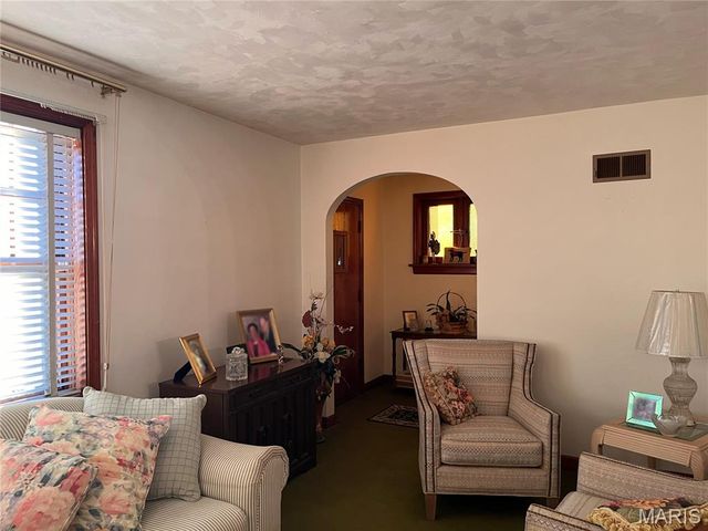 6351 Garesche Avenue, Jennings, MO 63136