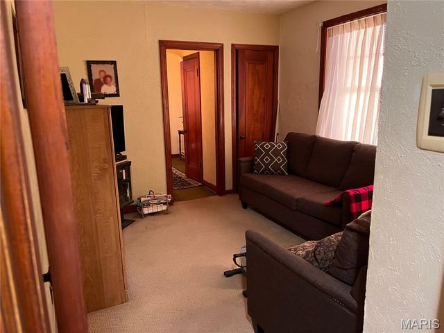 6351 Garesche Avenue, Jennings, MO 63136