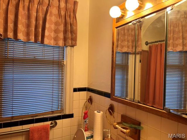 6351 Garesche Avenue, Jennings, MO 63136