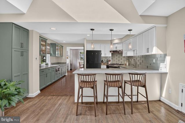 10211 OLDFIELD DR, Kensington, MD 20895