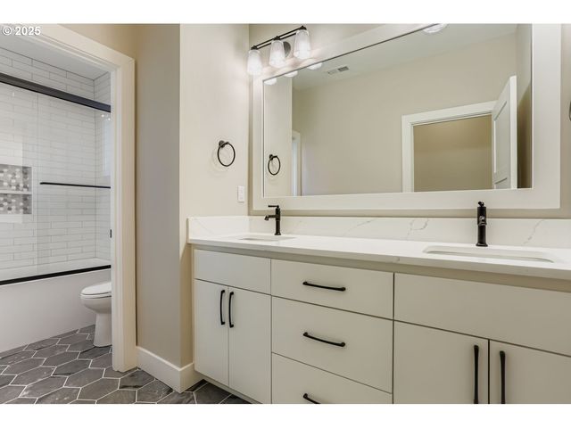 3652 Nw LANA Pl, Portland, OR 97229