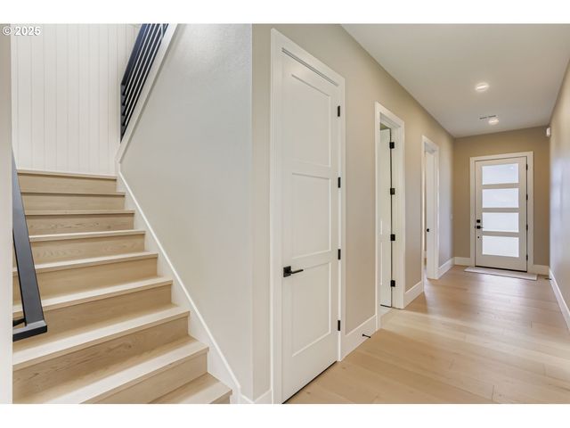 3652 Nw LANA Pl, Portland, OR 97229