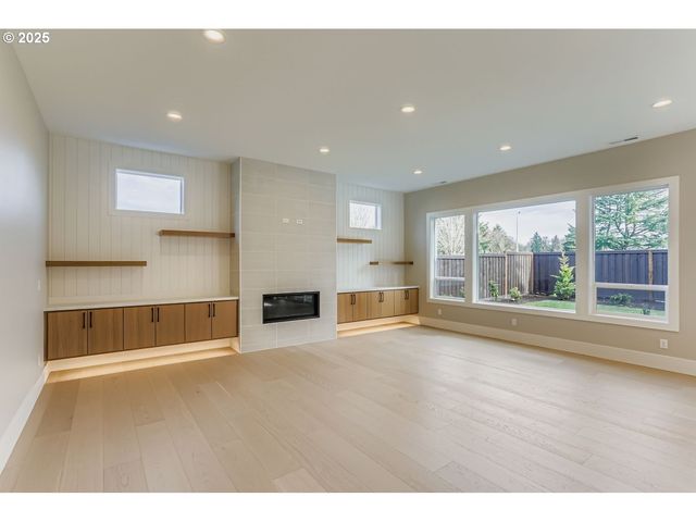 3652 Nw LANA Pl, Portland, OR 97229