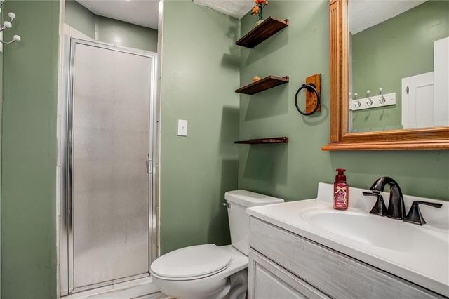 9251 Liggett Road, Kansas City, KS 66109