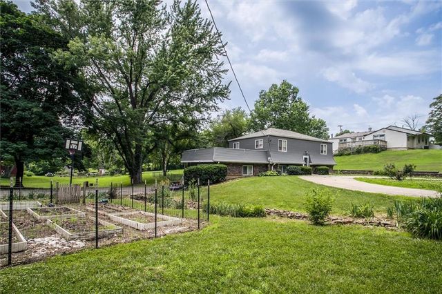 9251 Liggett Road, Kansas City, KS 66109