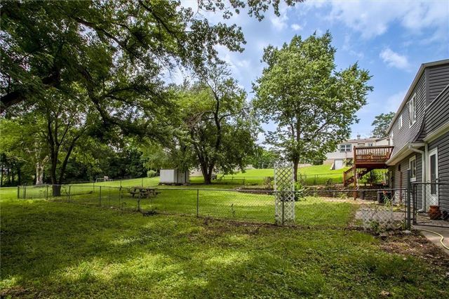 9251 Liggett Road, Kansas City, KS 66109