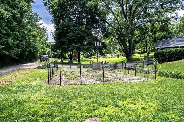 9251 Liggett Road, Kansas City, KS 66109