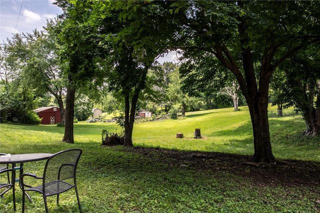 9251 Liggett Road, Kansas City, KS 66109
